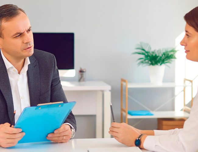 ¿Por qué es complicado para los jóvenes conseguir trabajo hoy en día? (y qué habilidades son imprescindibles, según un experto de LinkedIn)